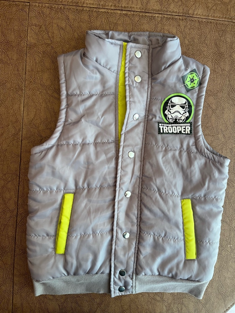Star Wars Stormtrooper Kids snap front Gray Puffer Vest size Medium